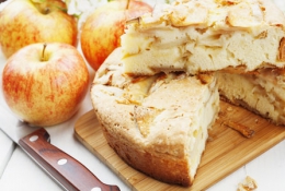 Шарлотка с яблоками